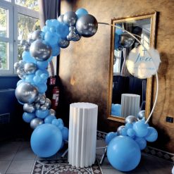 Balonska dekoracija krug + stol za tortu