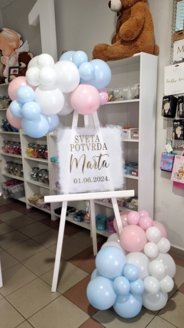 Balonska dekoracija na štafelaju