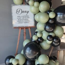 Balonska dekoracija - Velika girlanda na štafelaju