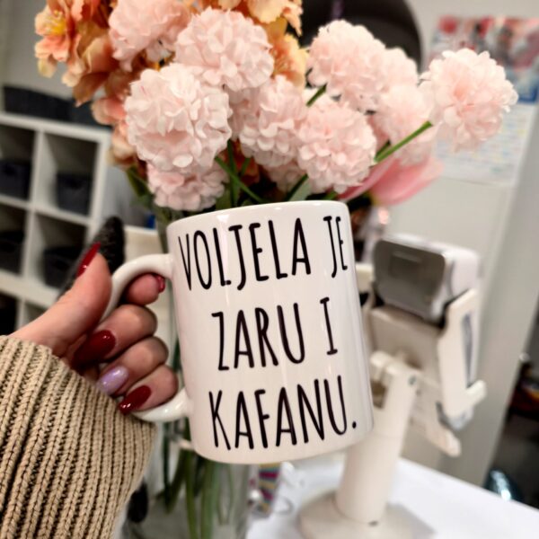 Šalica Voljela je Zaru i kafanu