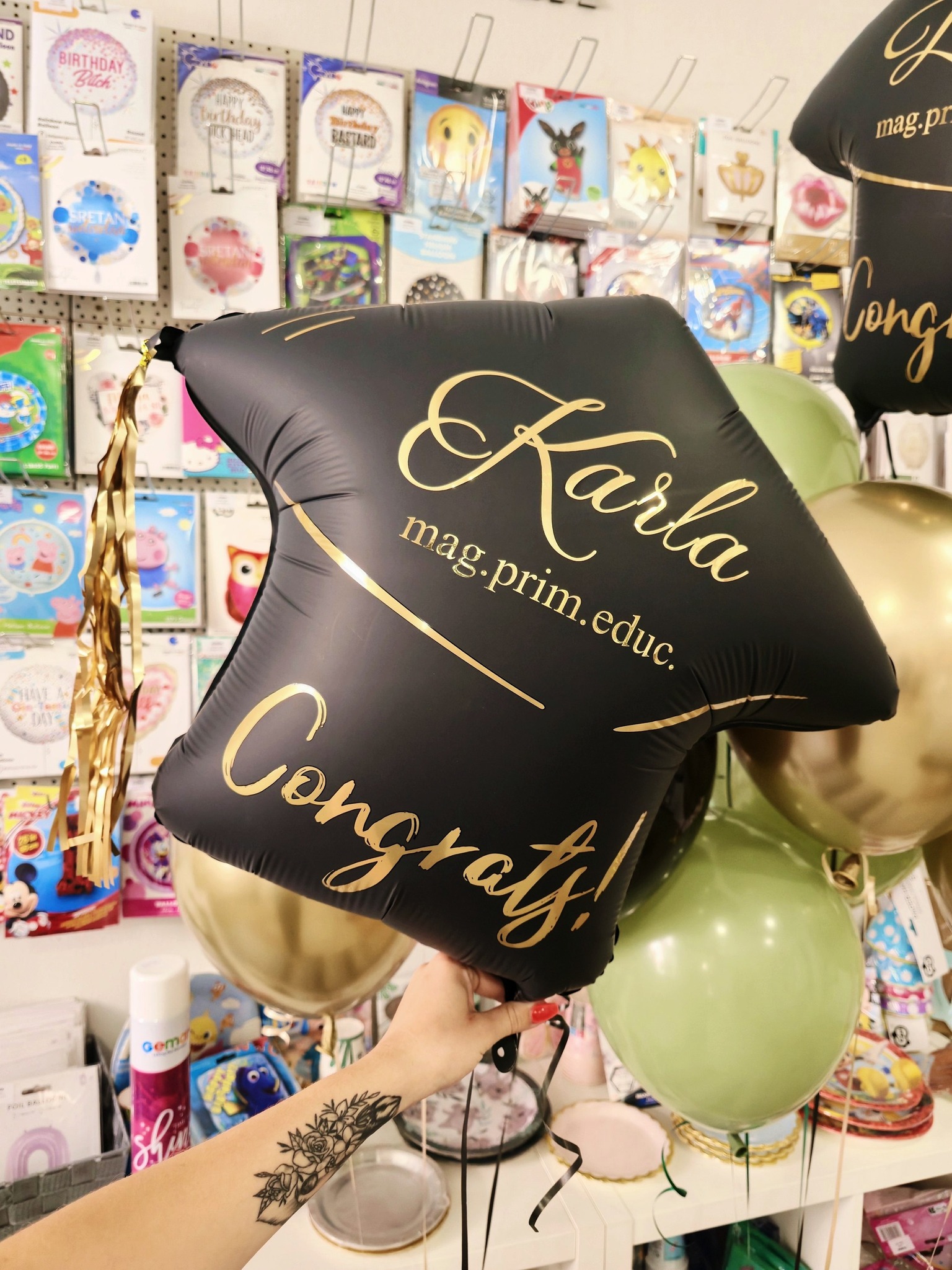 Buket za diplomu, personalizirana kapa + 4 lateks balona