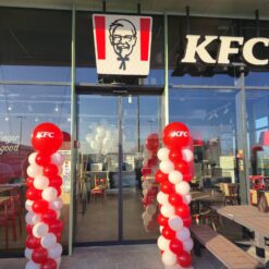 Dekorativni stup od balona sa logotipom