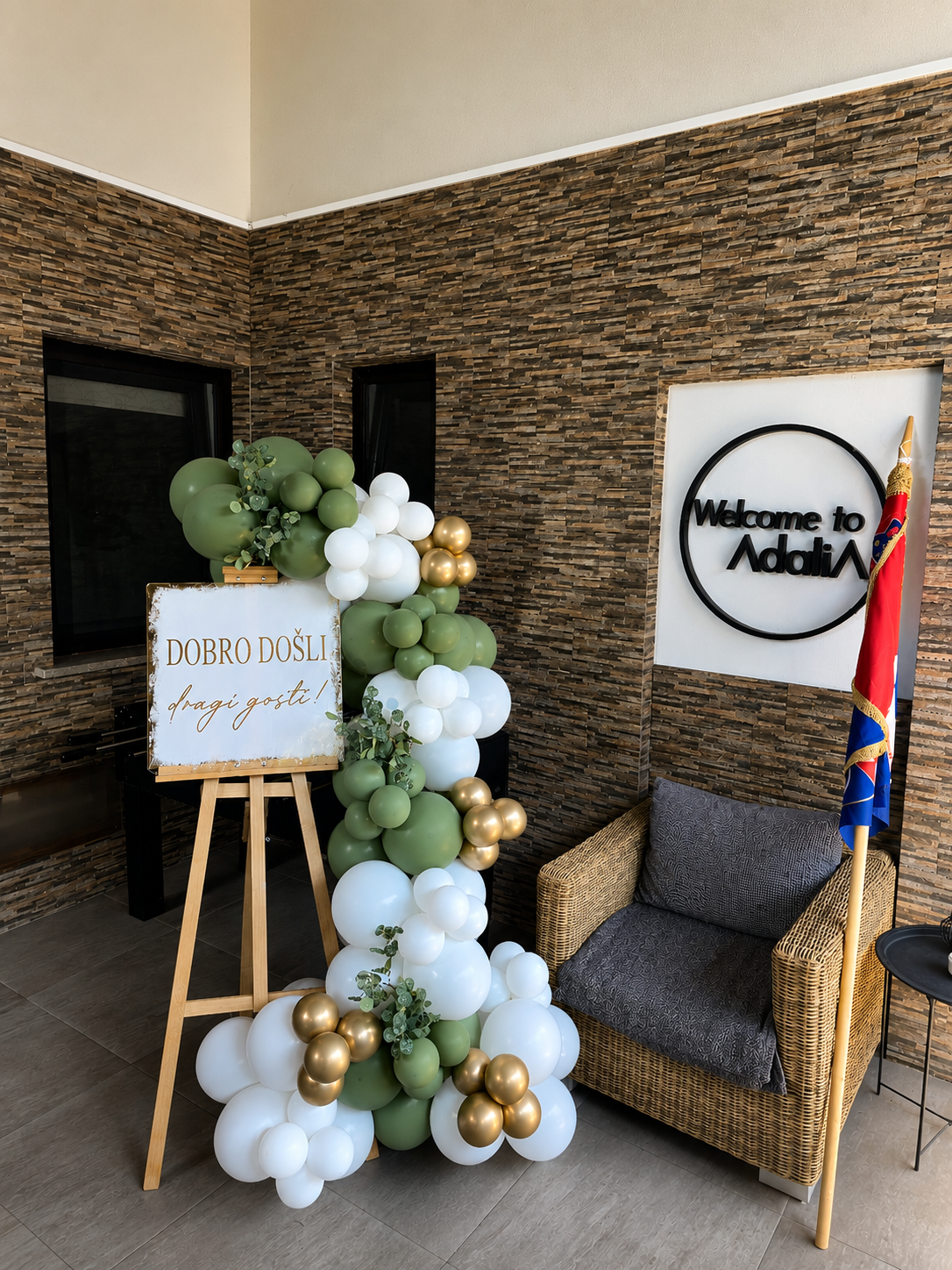 Balonska dekoracija štafelaj dobrodošlice