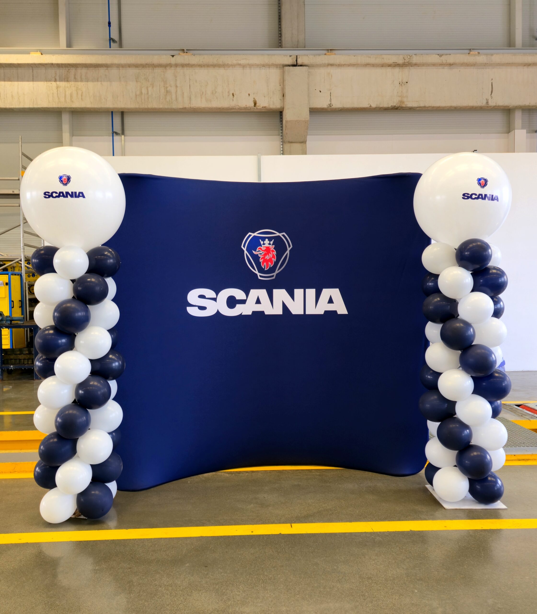 Scania – personalizirani balonski stupovi za poslovni event