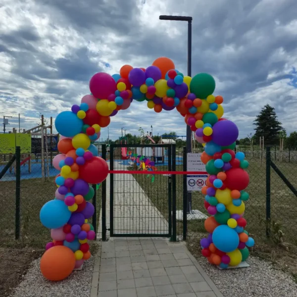 Balonski luk za otvorenje dječjeg igrališta