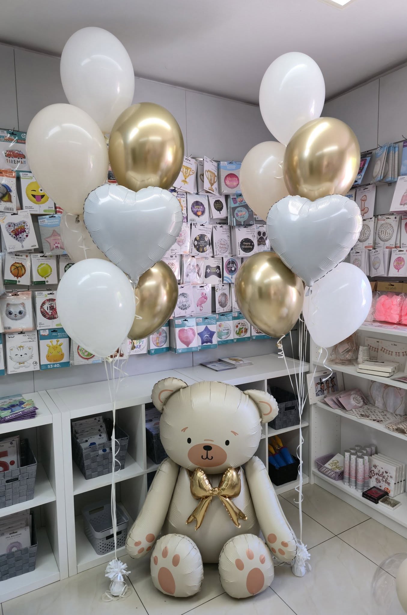 Balonska dekoracija 3D medo sa helijskim balonima