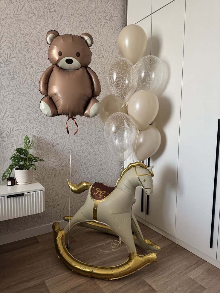 Balonska dekoracija sa helijem i 3D konjić